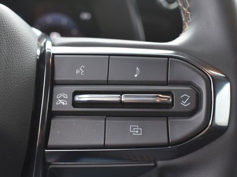 Used 2025 GMC Canyon AT4 image 20