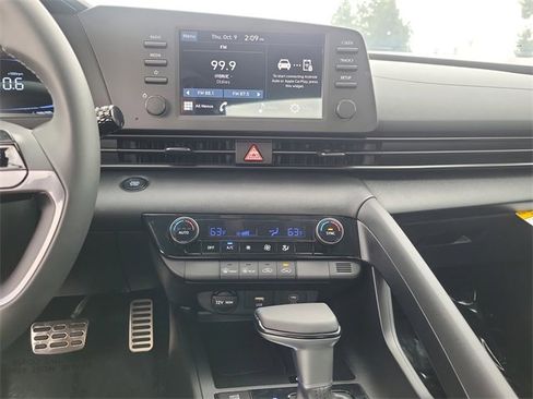 New 2025 Hyundai Elantra Sport image 12