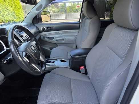 Used 2012 Toyota Tacoma 4x4 Double Cab w/ TRD Sport Pkg image 9
