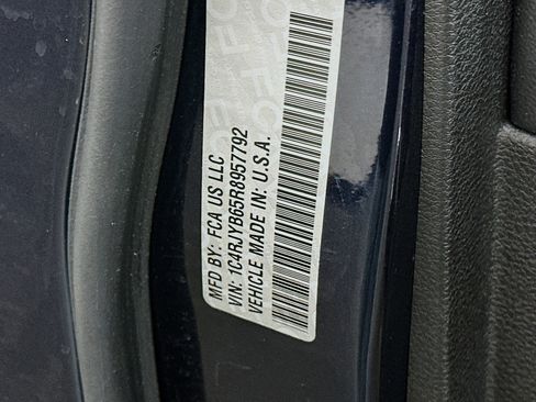 Used 2024 Jeep Grand Cherokee Limited 4xe AWD/4WD image 12