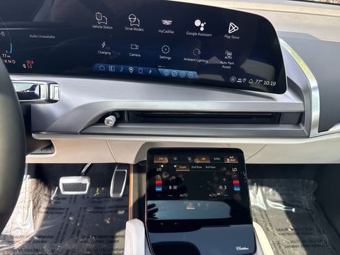 New 2026 Cadillac Vistiq Luxury image 16