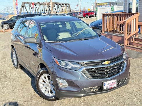 Used 2019 Chevrolet Equinox LS image 2