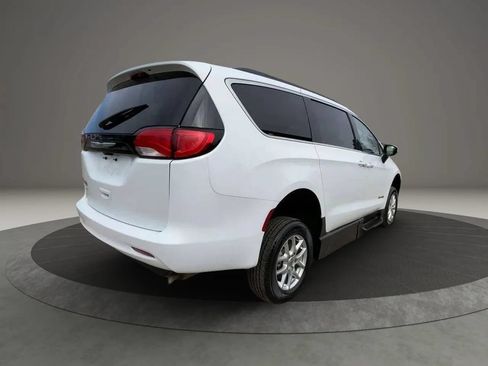 Used 2023 Chrysler Voyager LX FWD image 6