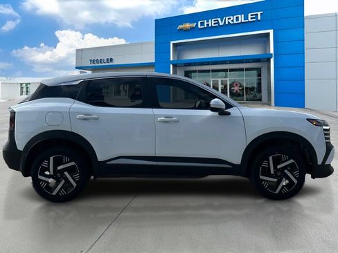 Used 2025 Nissan Kicks SV FWD image 4