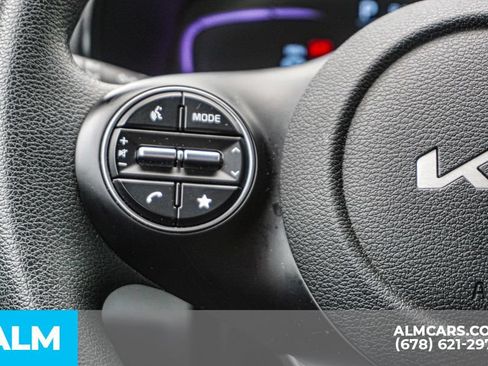 Used 2025 Kia Soul LX w/ LX Technology Package FWD image 29