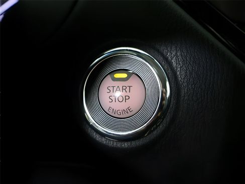 Used 2020 Nissan Pathfinder SV image 39