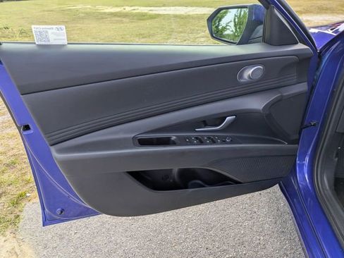 Used 2025 Hyundai Elantra SEL FWD image 11