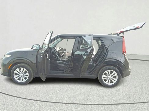 Used 2022 Kia Soul LX FWD image 11