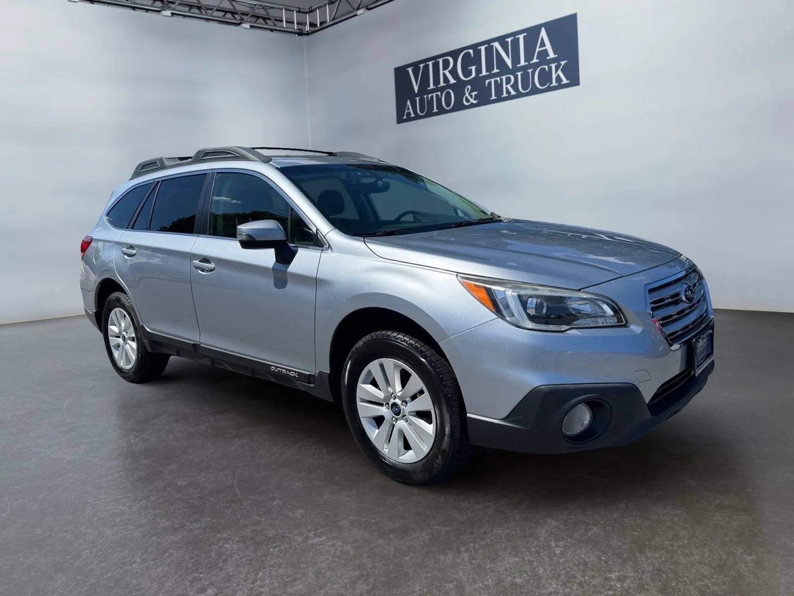 Used 2017 Subaru Outback 2.5i Premium AWD/4WD image 2