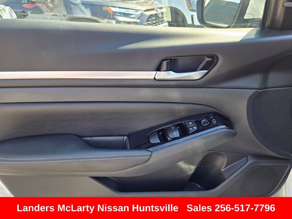Used 2025 Nissan Altima 2.5 SL FWD image 23