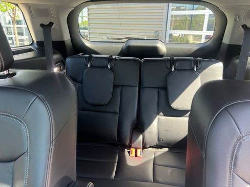 Used 2023 Ford Explorer Limited w/ Limited Technology Package AWD/4WD image 18