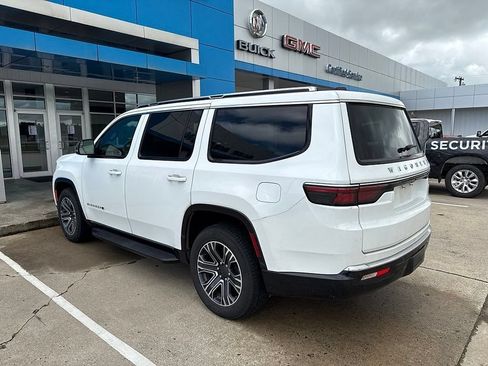 Used 2024 Jeep Wagoneer Series II w/ Flexible Seating Group RWD image 5