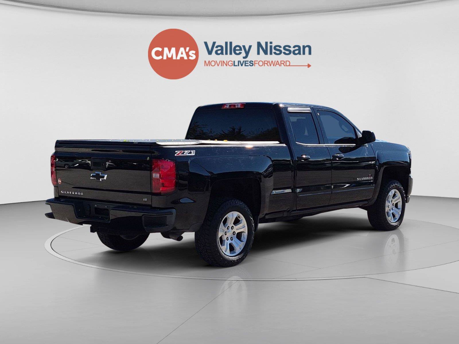 Used 2017 Chevrolet Silverado 1500 LT AWD/4WD image 5