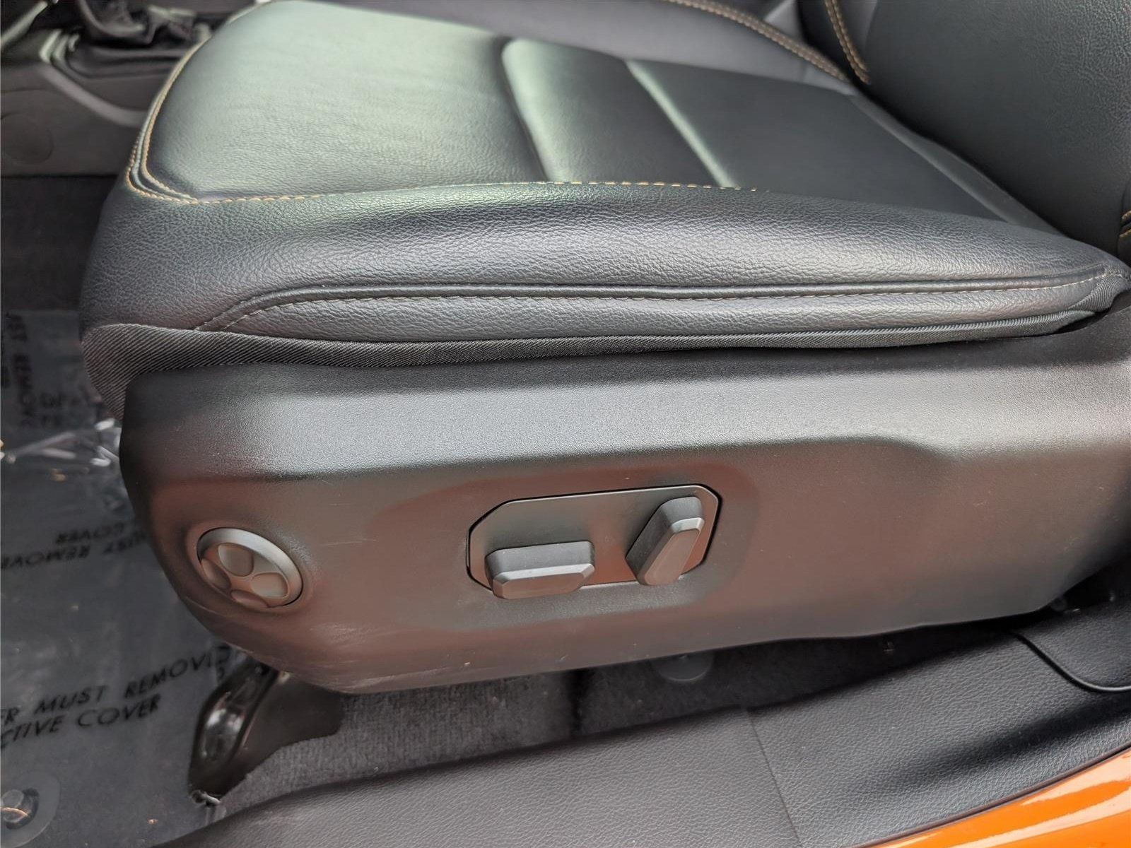 Used 2025 Jeep Wrangler Unlimited Sahara AWD/4WD image 21