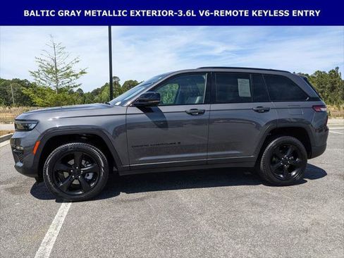 Certified 2024 Jeep Grand Cherokee Limited w/ Black Appearance Package image 11