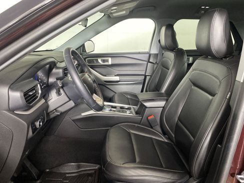 Used 2023 Ford Explorer XLT w/ Equipment Group 202A AWD/4WD image 5