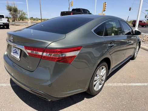 Used 2013 Toyota Avalon XLE Premium FWD image 5