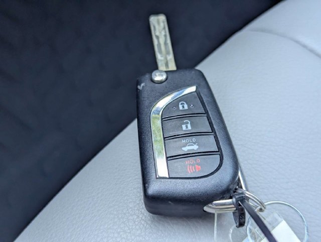 Used 2022 Toyota Camry SE FWD image 26