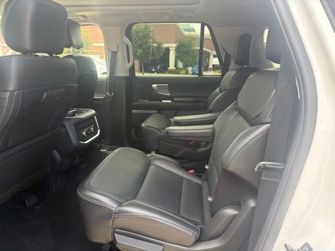 Used 2025 Ford Expedition Max Platinum w/ Driver's Package AWD/4WD image 5