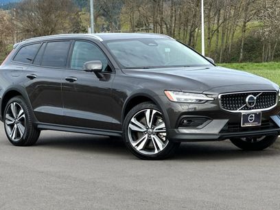 Used 2025 Volvo V60 B5 Cross Country Plus