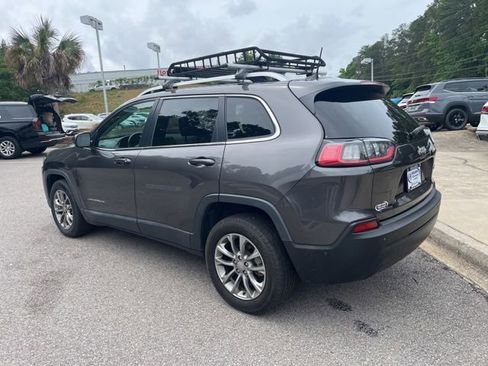 Used 2019 Jeep Cherokee Latitude Plus w/ Comfort/Convenience Group FWD image 40