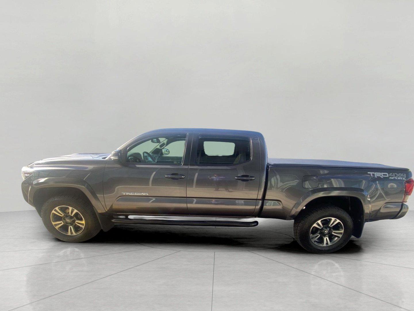 Used 2019 Toyota Tacoma SR5 AWD/4WD image 5