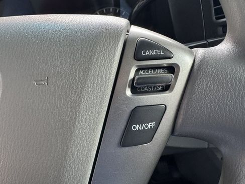 Used 2018 Nissan NV 3500 SV RWD image 11
