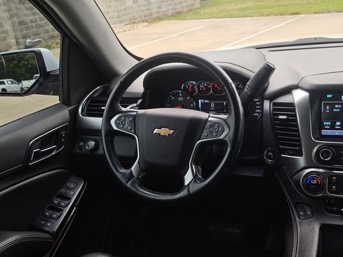Used 2019 Chevrolet Tahoe LT w/ LT Signature Package RWD image 14