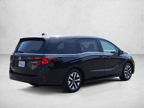 Used 2025 Honda Odyssey EX-L image 5