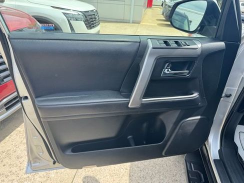 Used 2019 Toyota 4Runner SR5 Premium AWD/4WD image 9