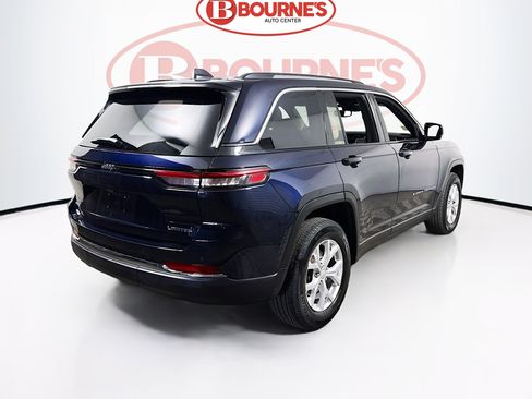 Used 2024 Jeep Grand Cherokee Limited AWD/4WD image 11
