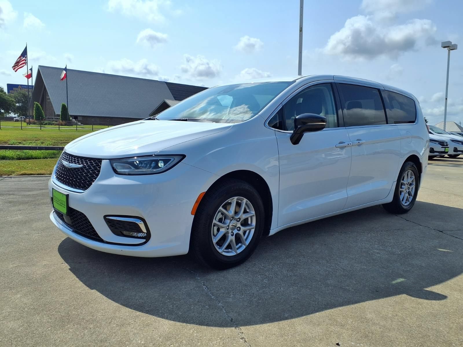 Used 2024 Chrysler Pacifica Touring-L FWD image 6