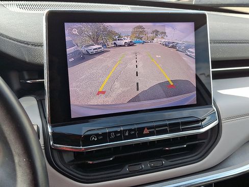 Certified 2022 Jeep Compass Limited image 27