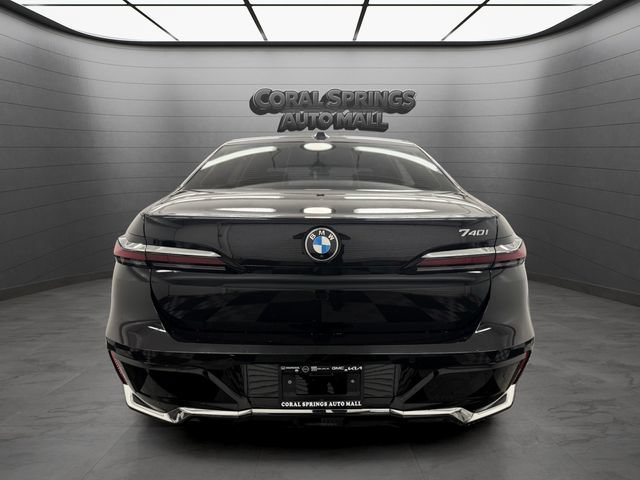 Used 2025 BMW 740i RWD image 4