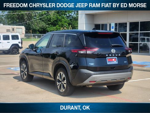 Used 2022 Nissan Rogue SV FWD image 3