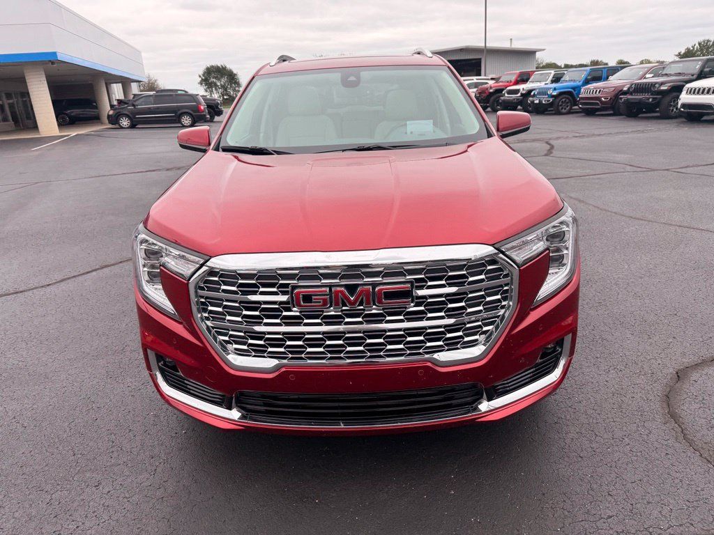 Used 2023 GMC Terrain Denali AWD/4WD image 4