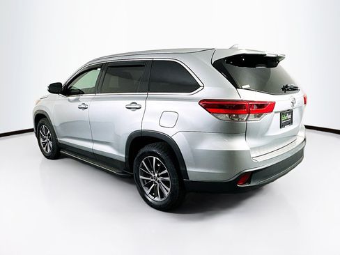 Used 2019 Toyota Highlander XLE FWD image 5