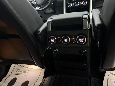 Used 2017 Land Rover Discovery HSE image 38