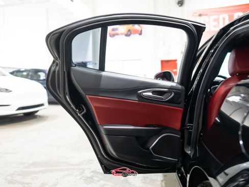 Used 2020 Alfa Romeo Giulia w/ Nero Edizione RWD image 42