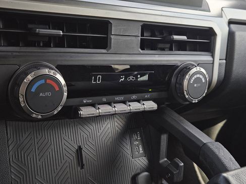Used 2025 Toyota Tacoma TRD Sport AWD/4WD image 21