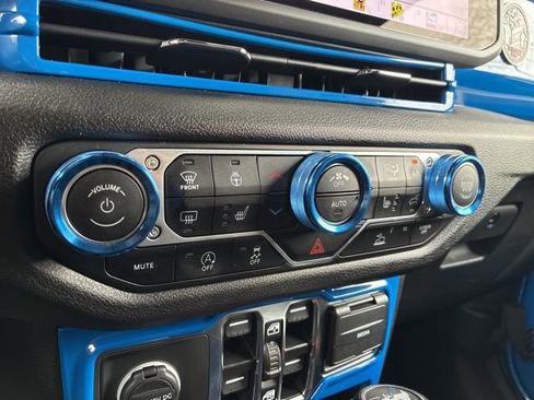 Used 2024 Jeep Wrangler Sport S image 32