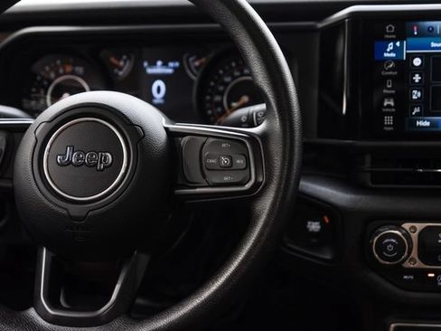 Used 2025 Jeep Gladiator Sport AWD/4WD image 59