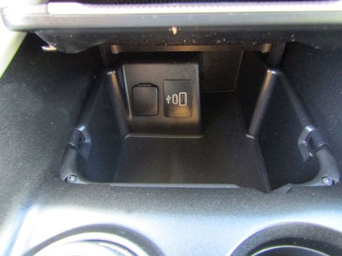 Used 2025 Ford Explorer Active w/ Active Comfort Package AWD/4WD image 28