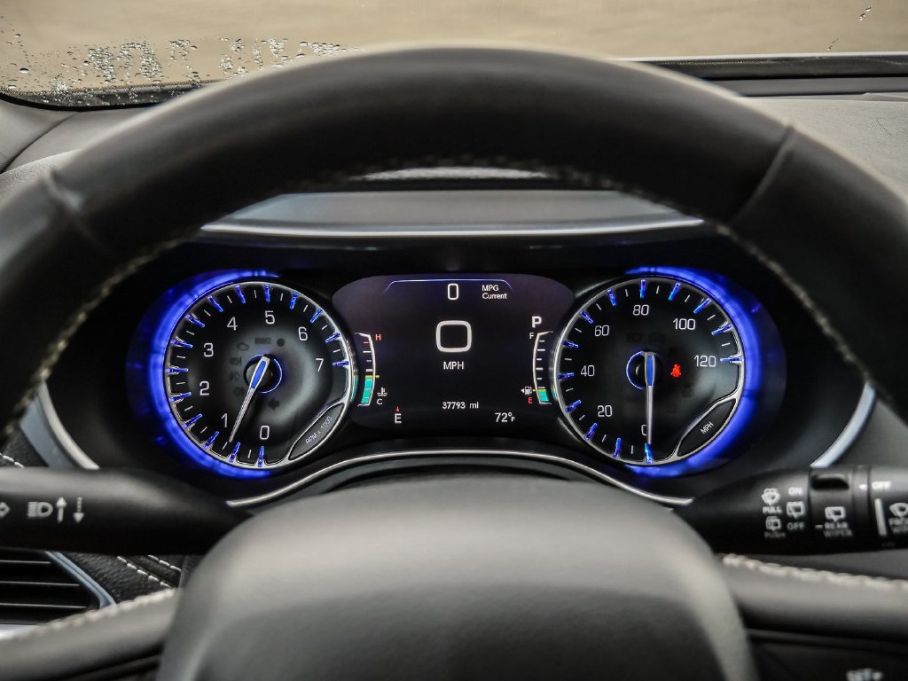 Used 2025 Chrysler Pacifica Limited FWD image 43