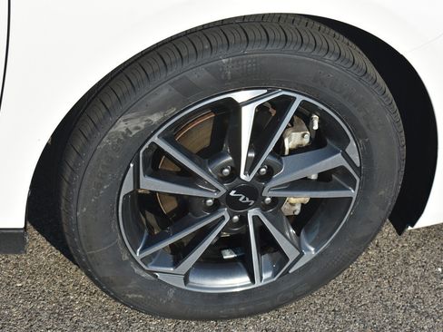 Used 2022 Kia Forte LXS FWD image 11