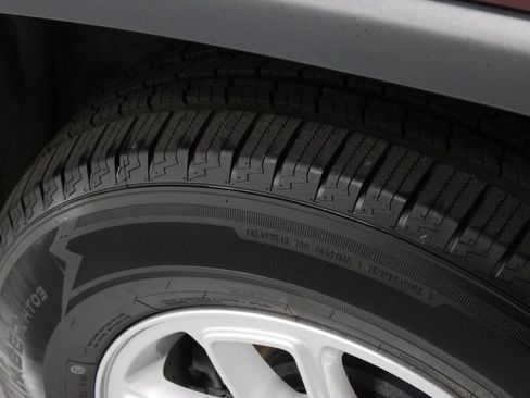 Used 2020 Jeep Grand Cherokee Laredo AWD/4WD image 16