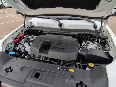 Used 2025 Land Rover Defender 110 X-Dynamic SE image 14