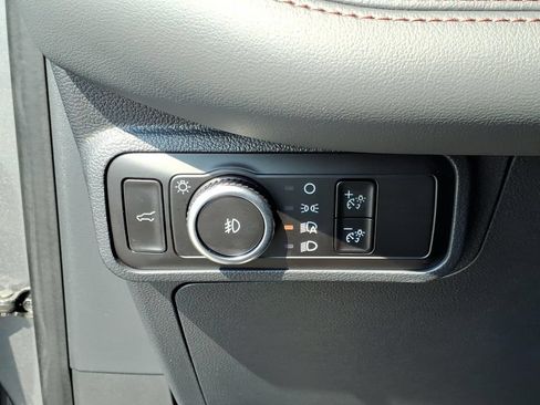 Used 2025 Ford Explorer Active w/ Active Comfort Package AWD/4WD image 19