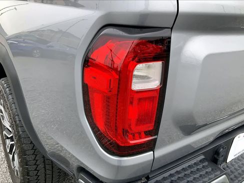 Used 2023 GMC Canyon Denali image 27