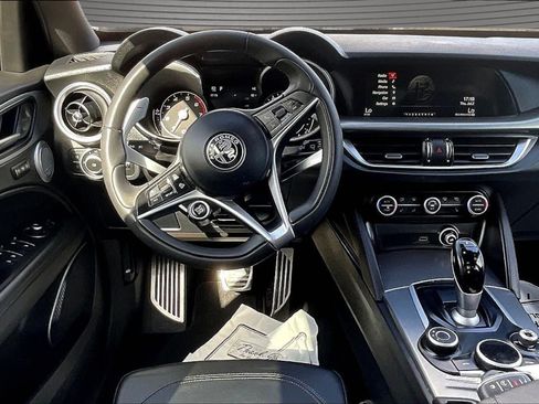 Used 2018 Alfa Romeo Stelvio Ti Sport AWD/4WD image 8